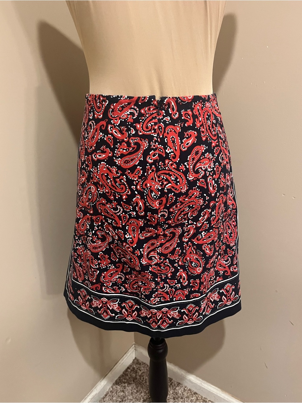 Talbots Cotton\Spandex Black Skirt with Red & White Paisley Print, size 14
